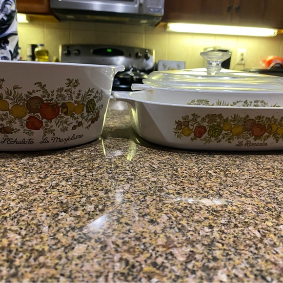 Vintage Corning ware set. Great condition